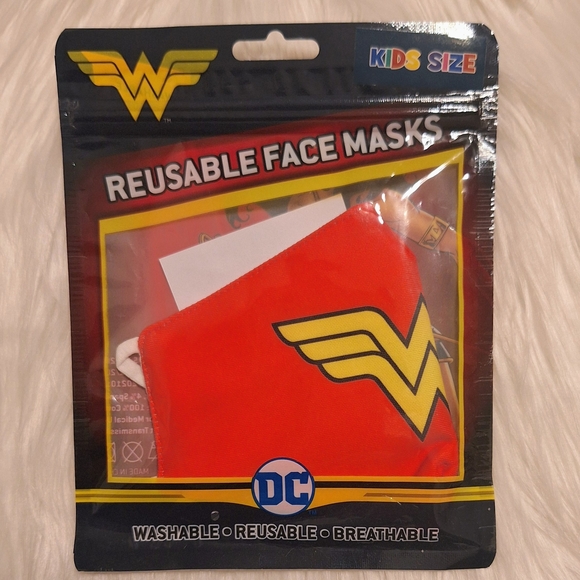 Wonder Woman Face Mask - Picture 1 of 3